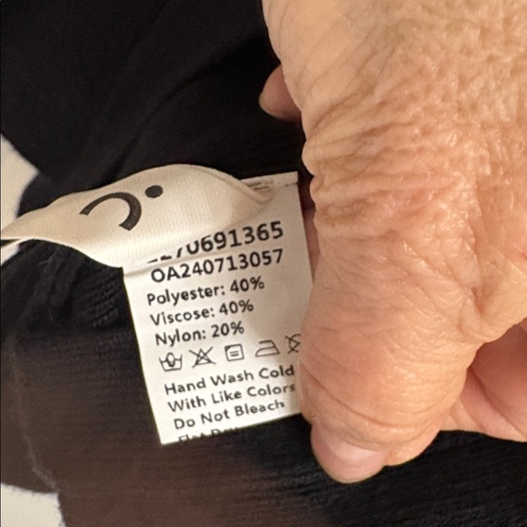 Commence Elegant Gold Metal Button V-neck Cardigan Black Sweater - Picture 10 of 10